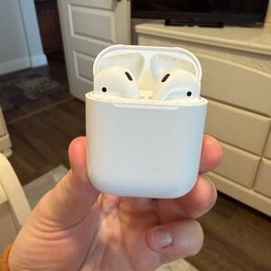 Apple Airpods Wireless White Earbuds with Charging Case
